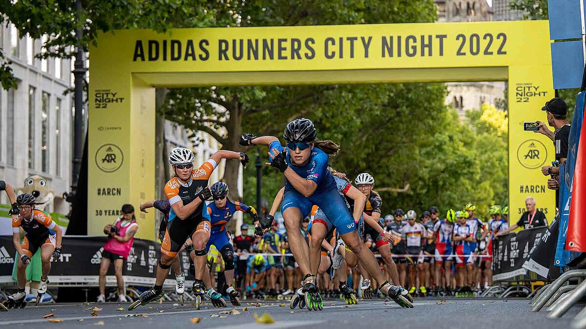 Gå op og ned kul krog Photos & videos ▷ adidas Runners City Night